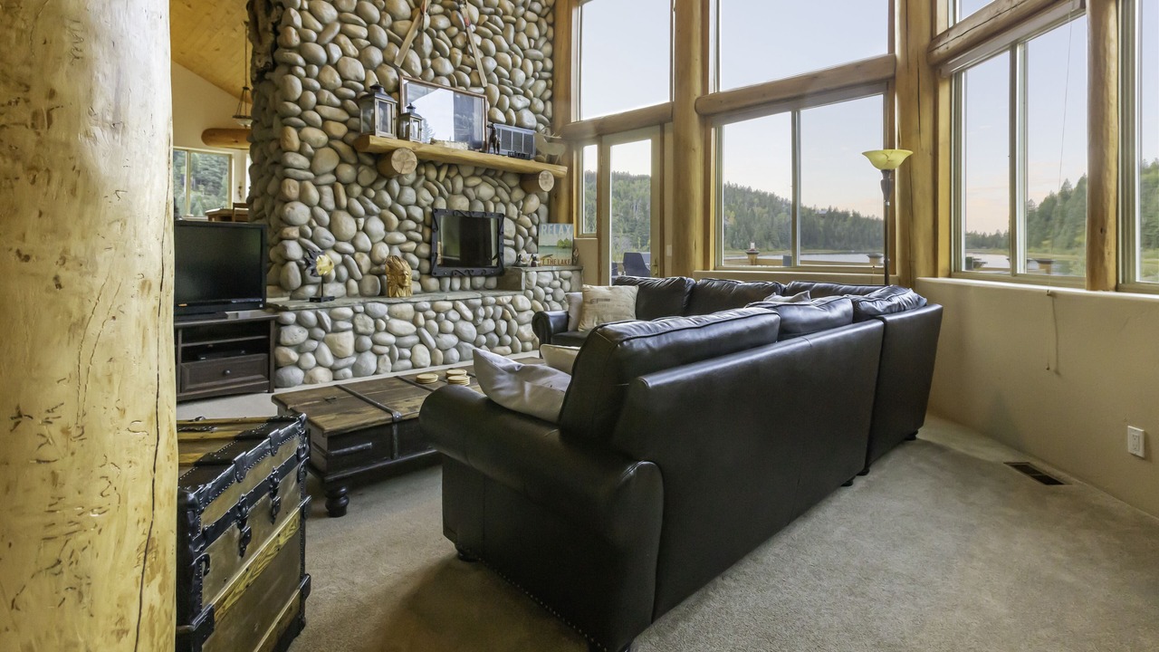 Photo of Livingroom in Columbine Lake