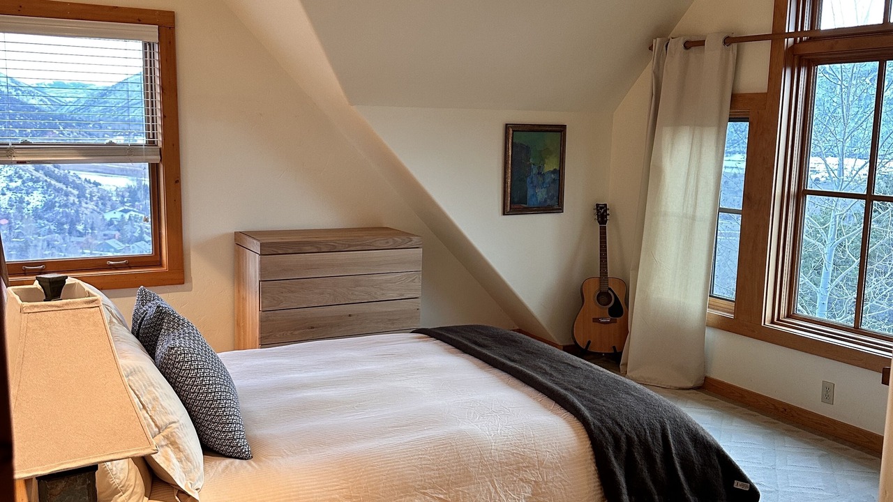 Photo of Bedroom in Basalt