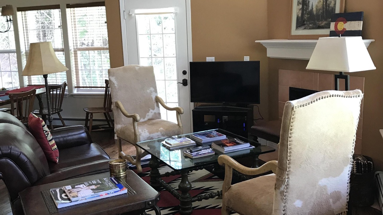 Photo of Livingroom in Edwards
