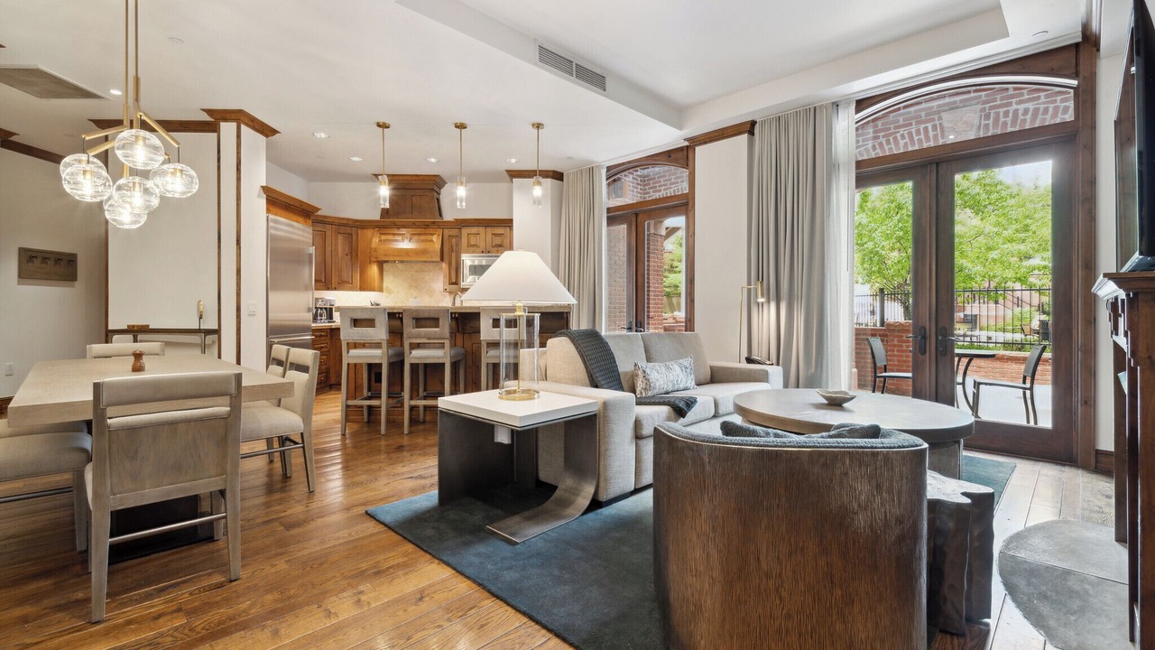 Photo of Livingroom in Downtown