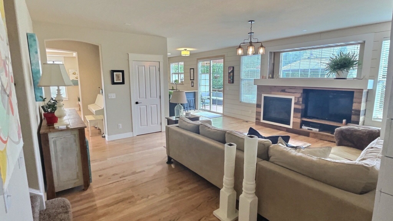 Photo of Livingroom in Erie