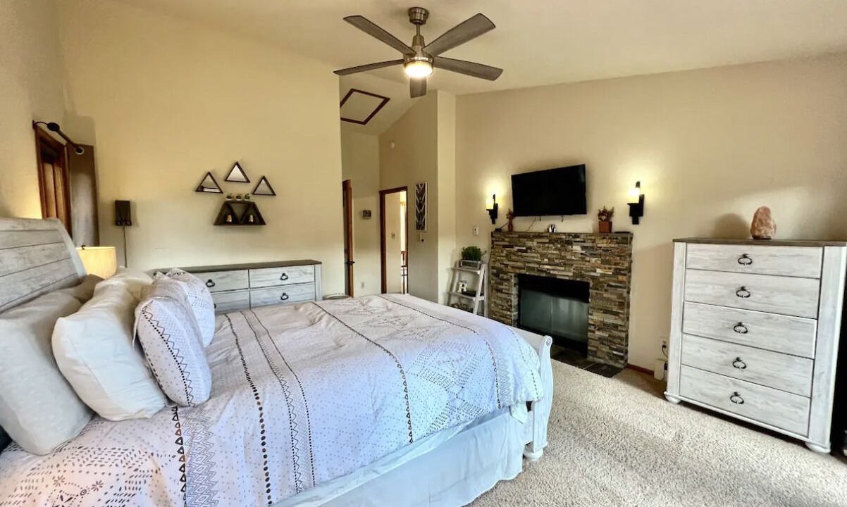 Photo of Bedroom in Pine