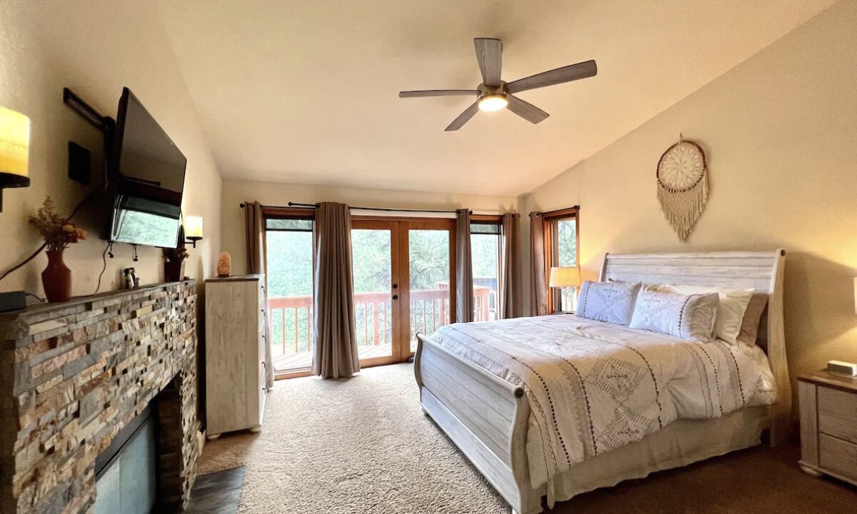 Photo of Bedroom in Pine
