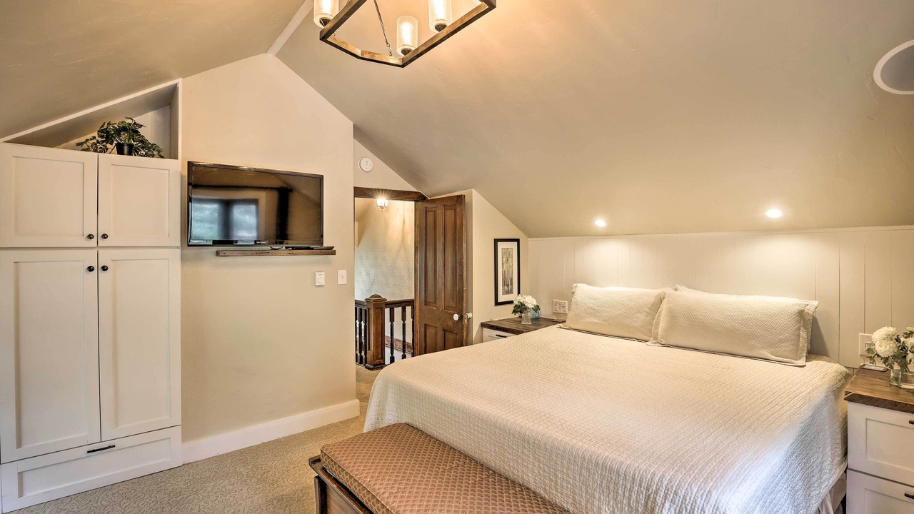 Photo of Bedroom in Historic District