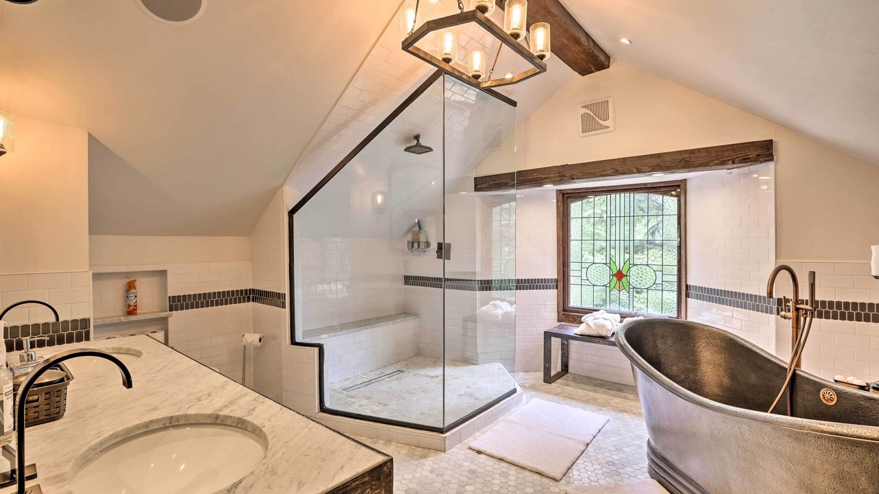Photo of Bathroom in Historic District