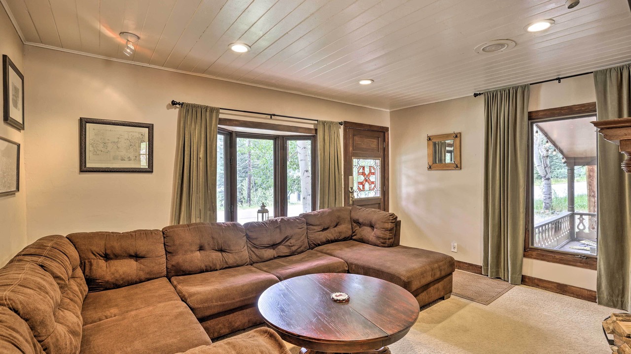 Photo of Livingroom in Historic District
