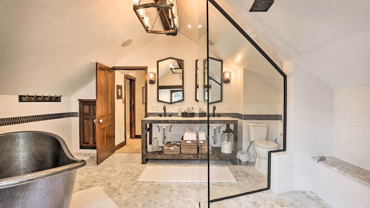 Photo of Bathroom in Historic District