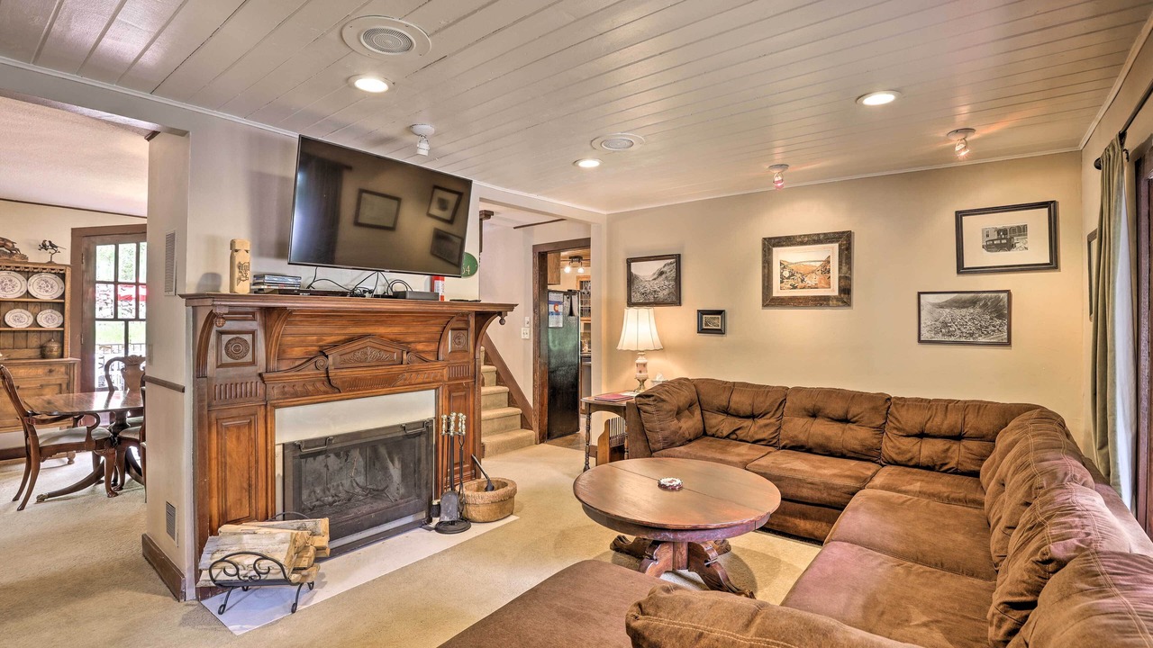 Photo of Livingroom in Historic District