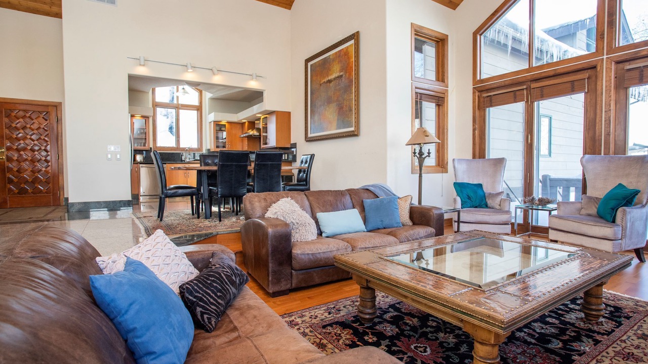 Photo of Livingroom in Highland Meadows