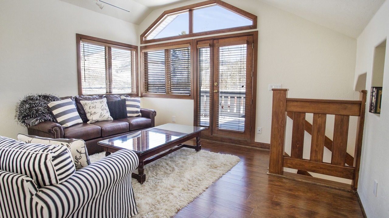 Photo of Livingroom in Highland Meadows