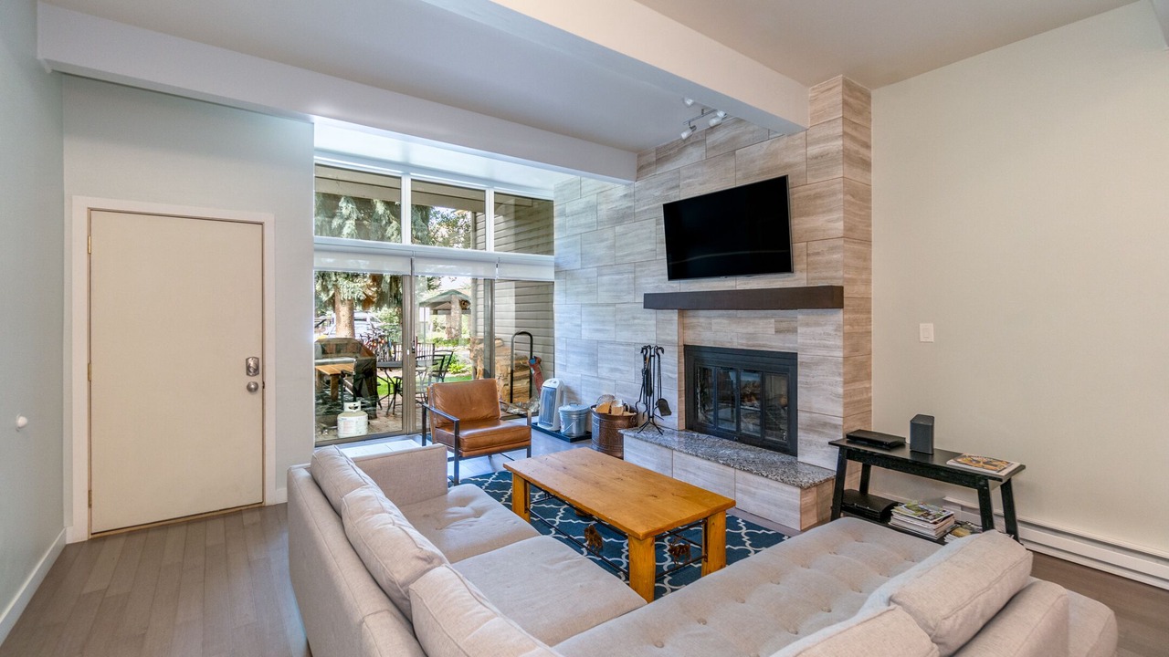 Photo of Livingroom in Avon