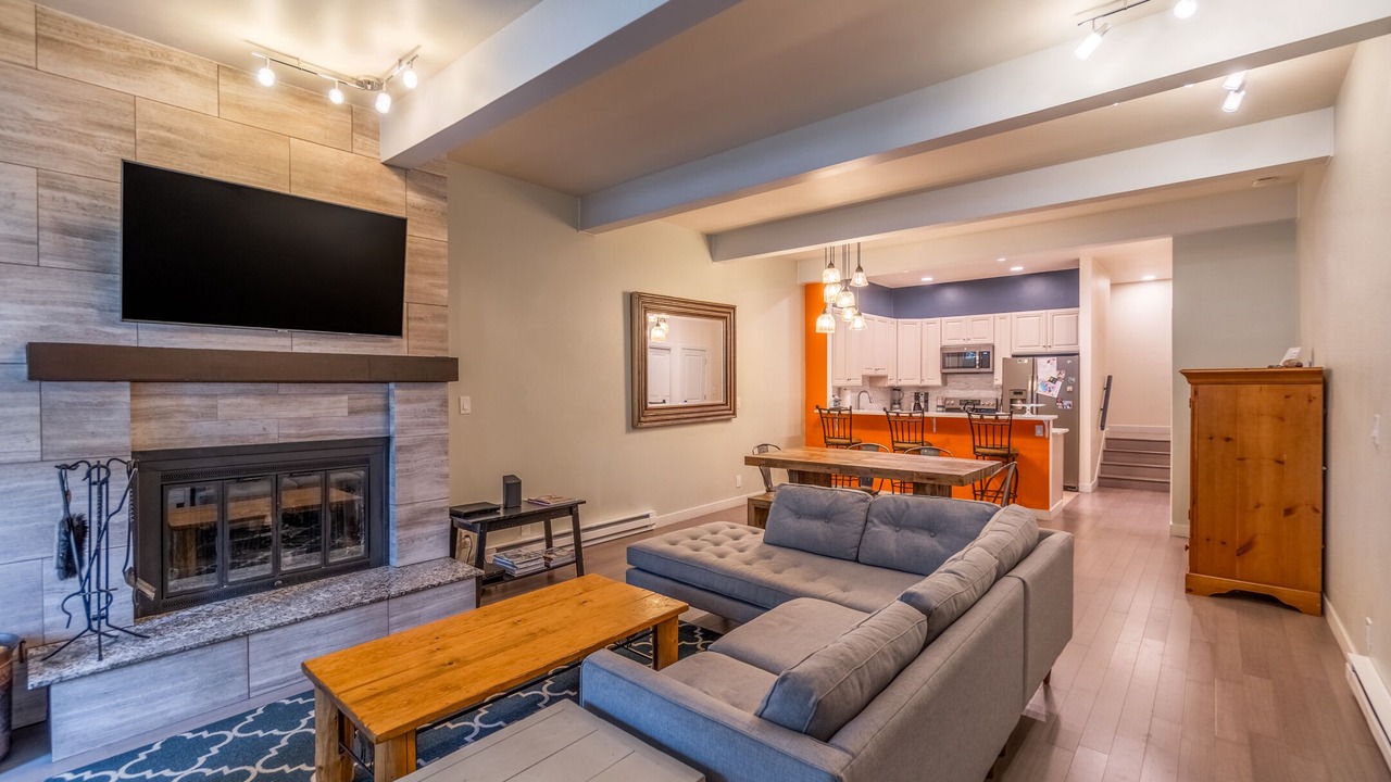 Photo of Livingroom in Avon