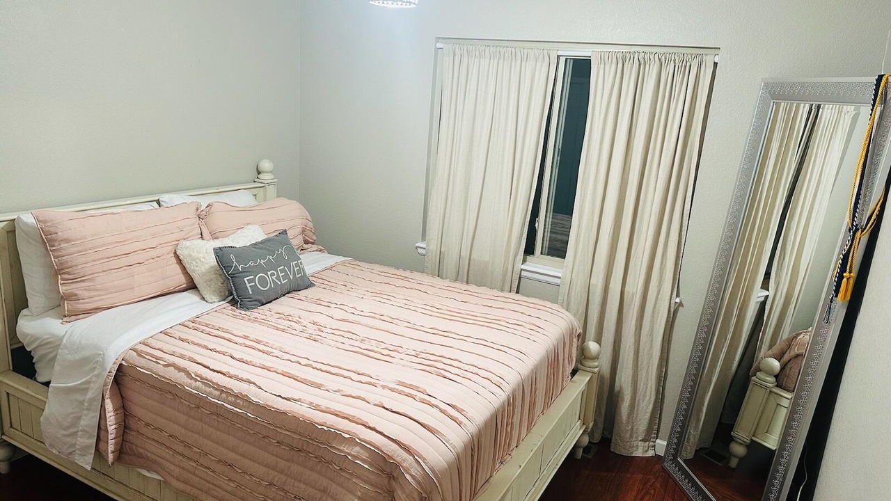 Photo of Bedroom in Northridge