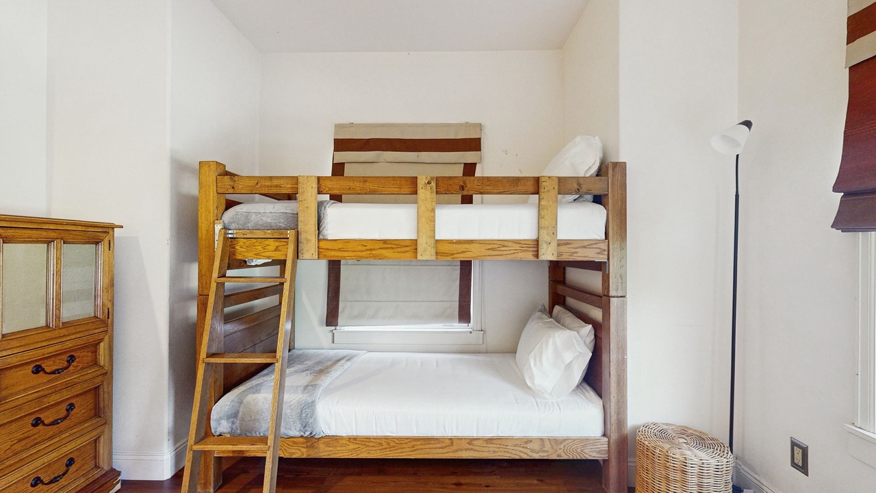 Photo of Bedroom in Basalt
