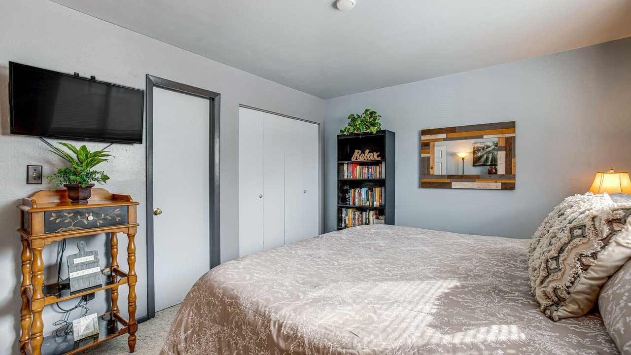 Photo of Bedroom in Kittredge