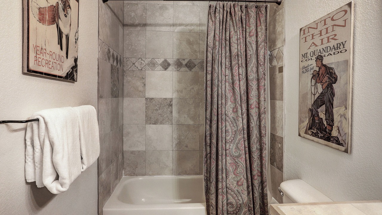 Photo of Bathroom in Four O'Clock