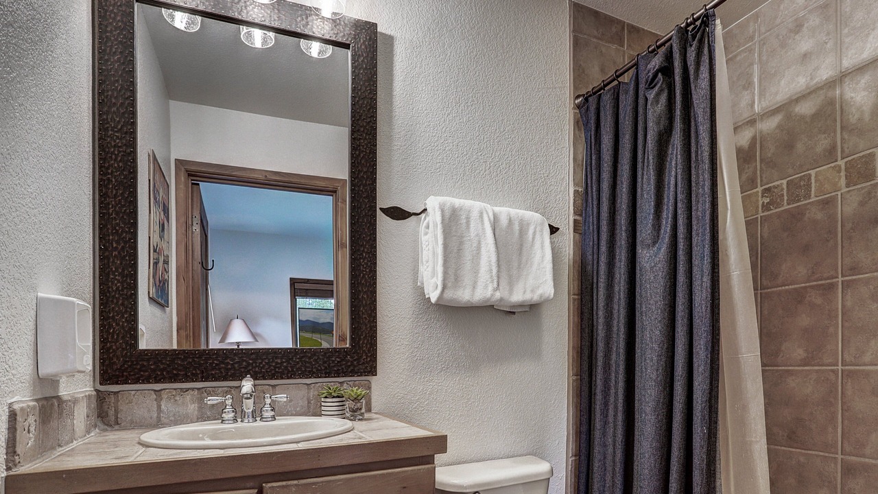 Photo of Bathroom in Four O'Clock