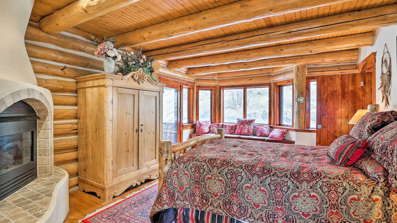 Photo of Livingroom in Bond