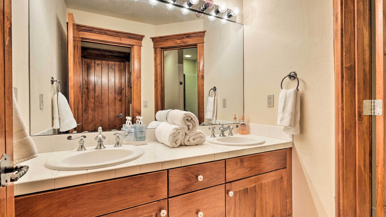 Photo of Bathroom in Bond