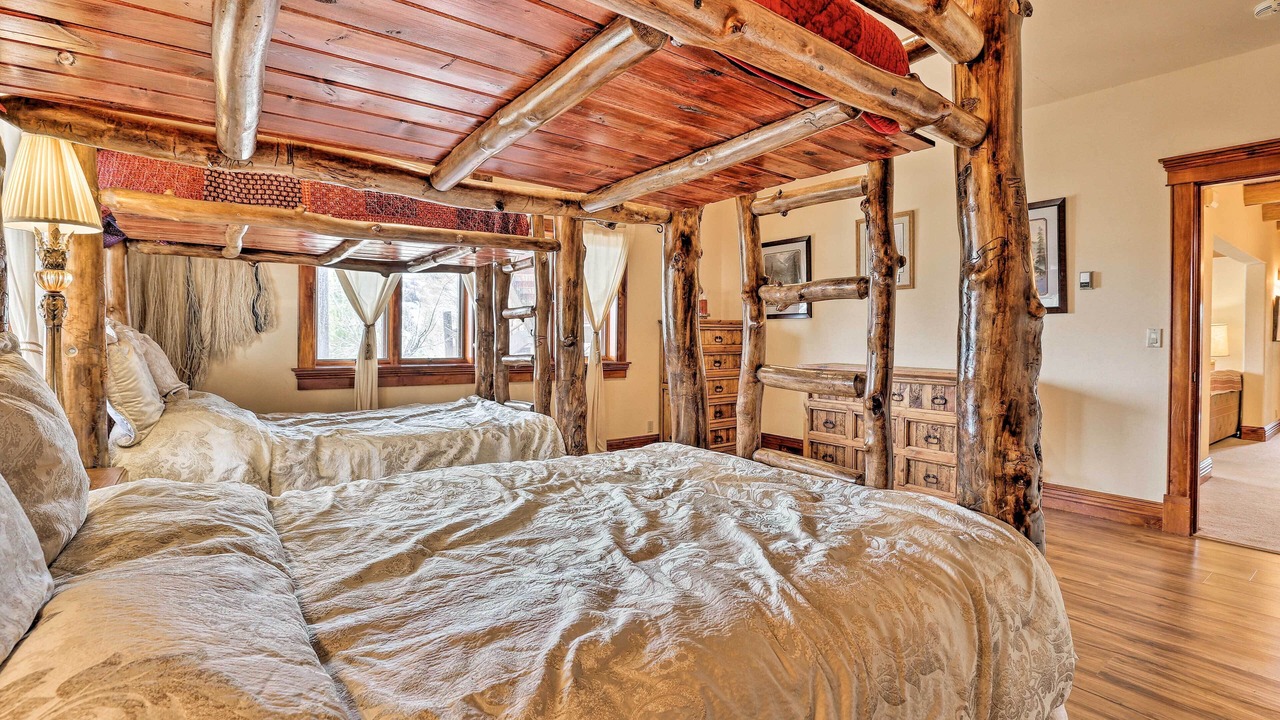 Photo of Bedroom in Bond