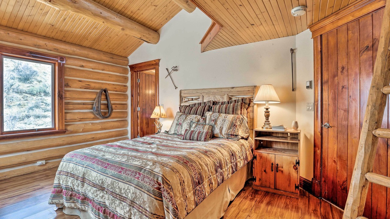 Photo of Bedroom in Bond