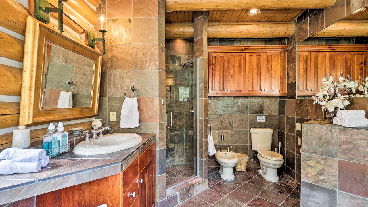 Photo of Bathroom in Bond