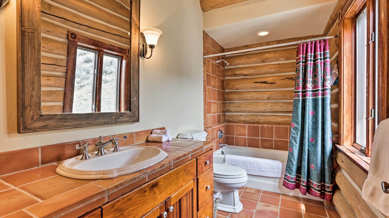 Photo of Bathroom in Bond
