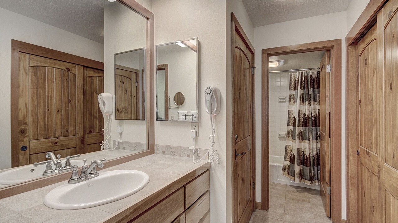 Photo of Bathroom in Lakeside Village