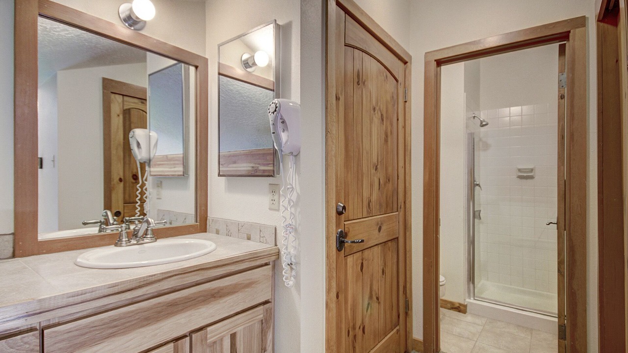 Photo of Bathroom in Lakeside Village