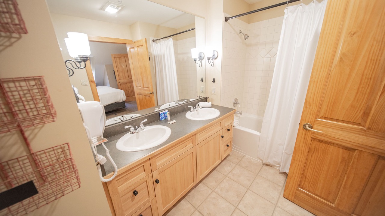 Photo of Bathroom in River Run