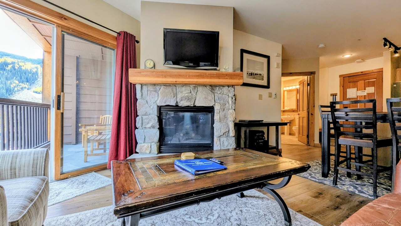 Photo of Livingroom in River Run