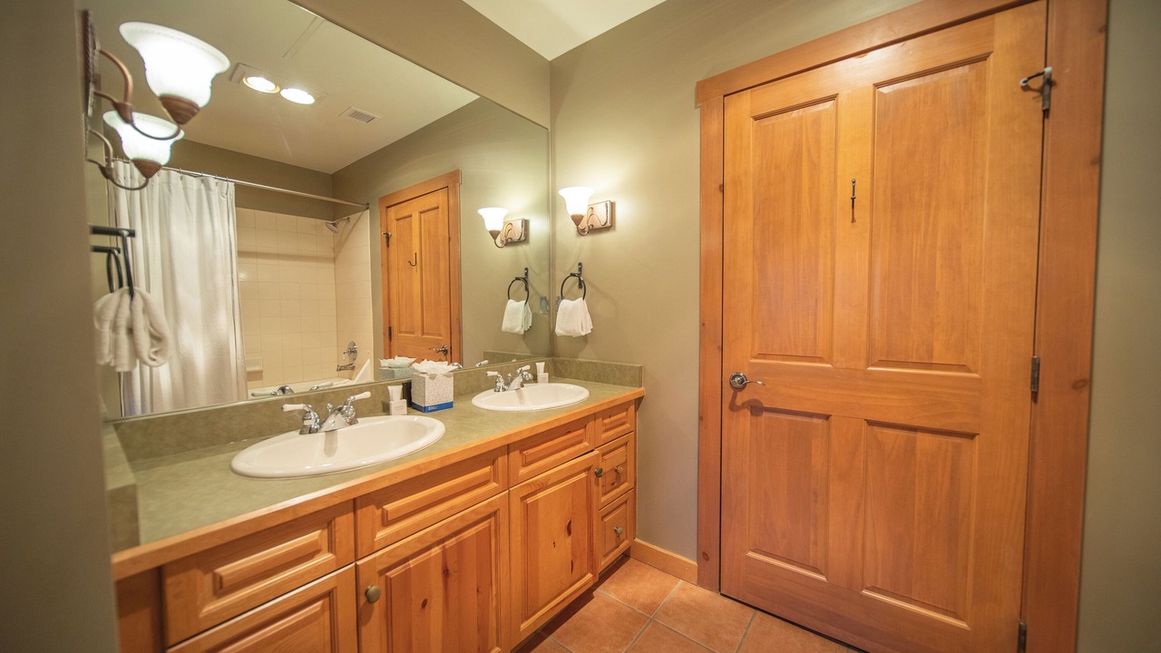 Photo of Bathroom in River Run
