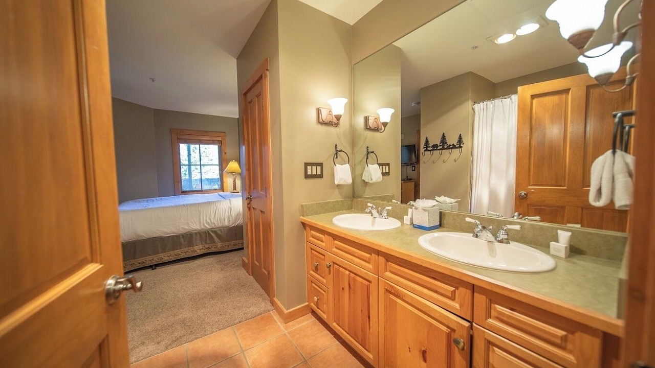 Photo of Bathroom in River Run