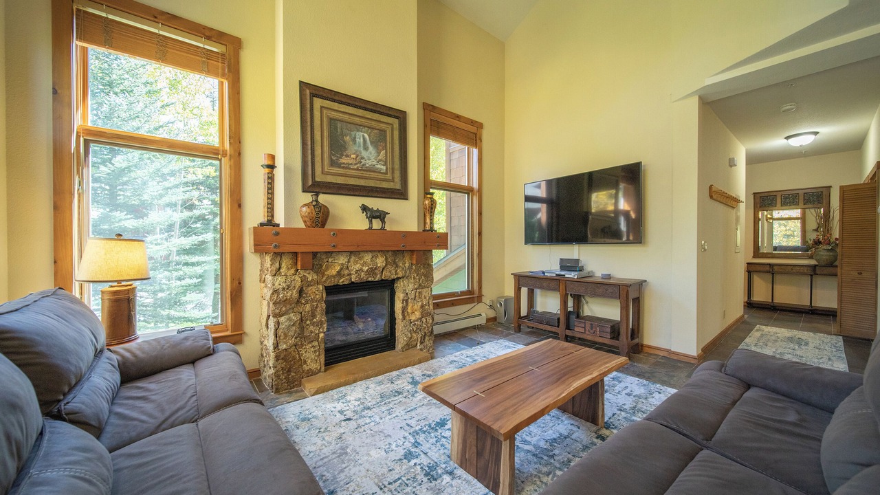 Photo of Livingroom in Lakeside Village