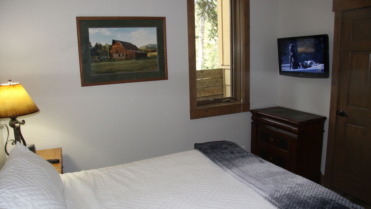 Photo of Bedroom in Peak 8