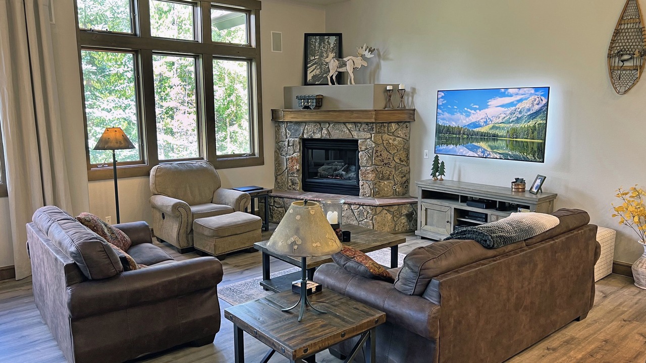 Photo of Livingroom in Peak 8