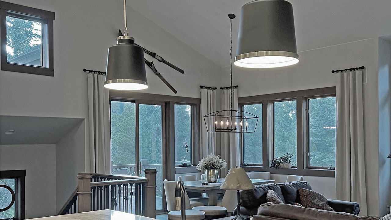 Photo of Livingroom in Peak 8