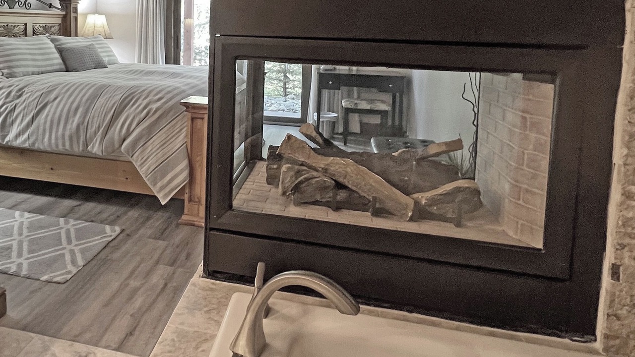Photo of Livingroom in Peak 8