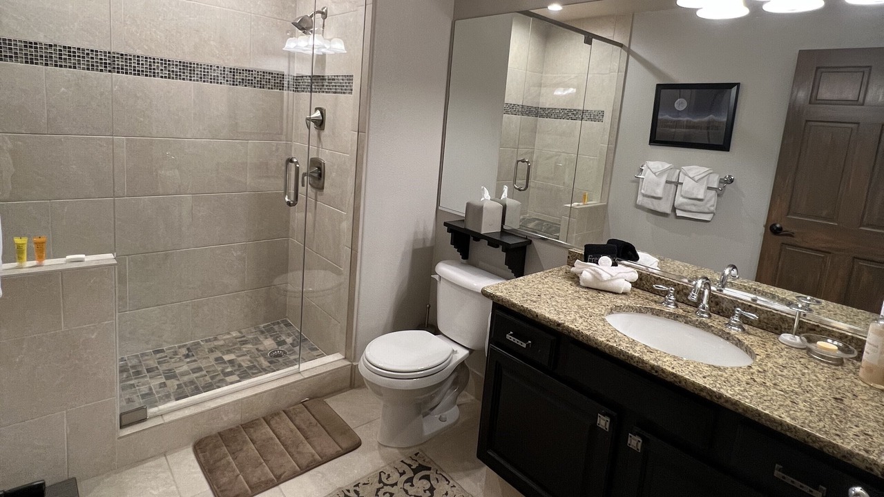 Photo of Bathroom in Peak 8