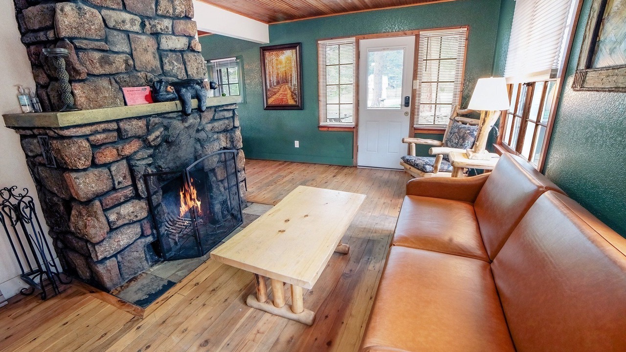 Photo of Livingroom in Estes Park