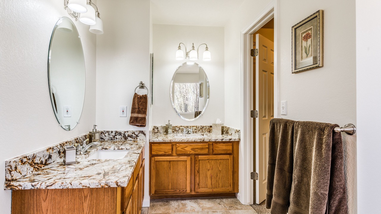 Photo of Bathroom in Canterberry Crossing