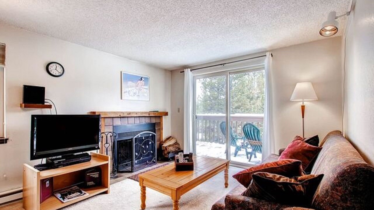 Photo of Livingroom in Warrior's Mark West