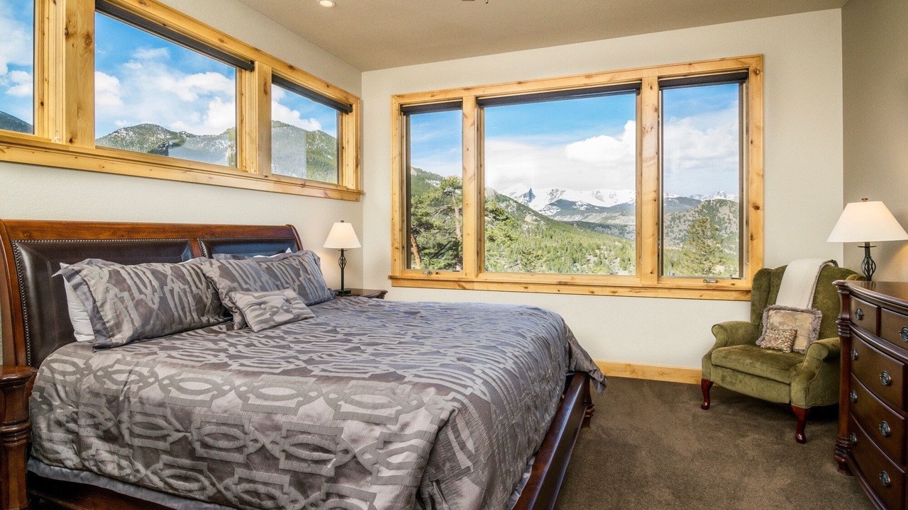 Photo of Bedroom in Windcliff Estates