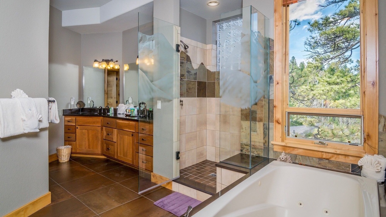 Photo of Bedroom in Windcliff Estates