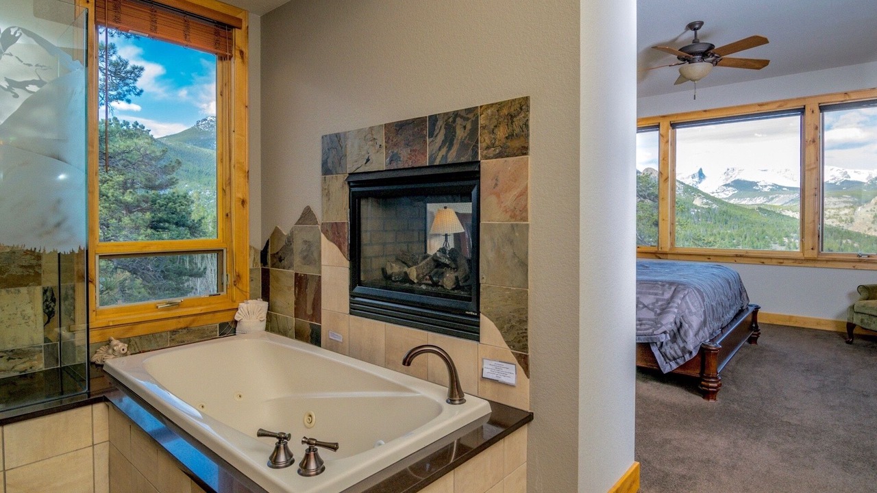 Photo of Livingroom in Windcliff Estates