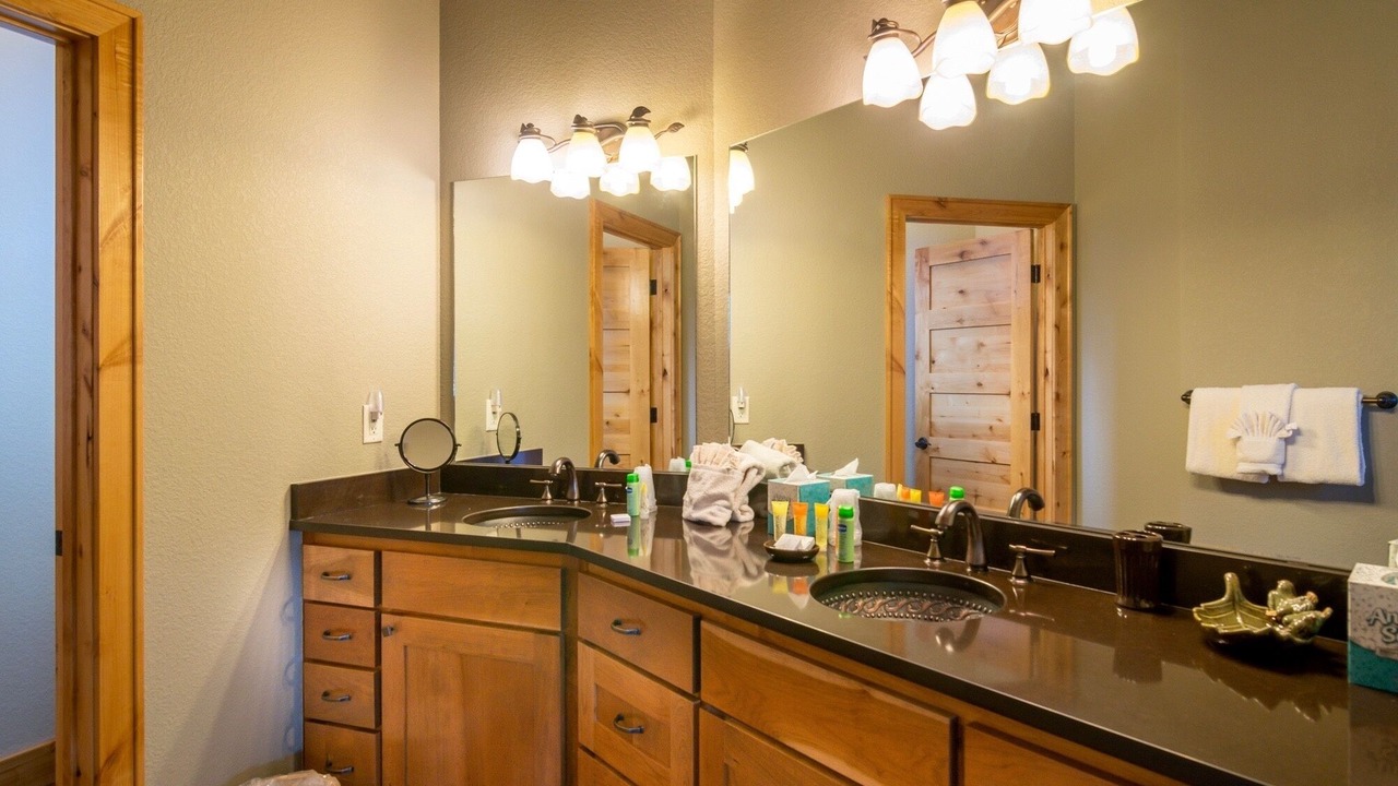 Photo of Bedroom in Windcliff Estates
