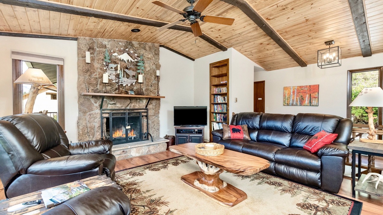 Photo of Bedroom in Windcliff Estates