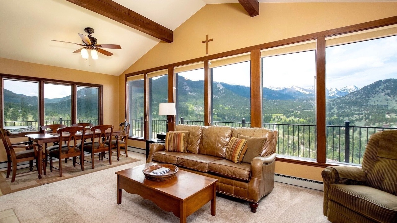 Photo of Bedroom in Windcliff Estates