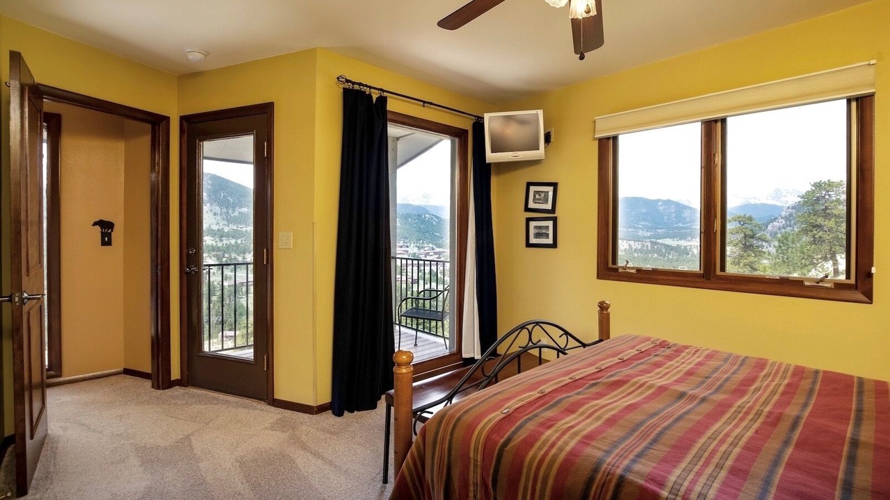 Photo of Bedroom in Windcliff Estates