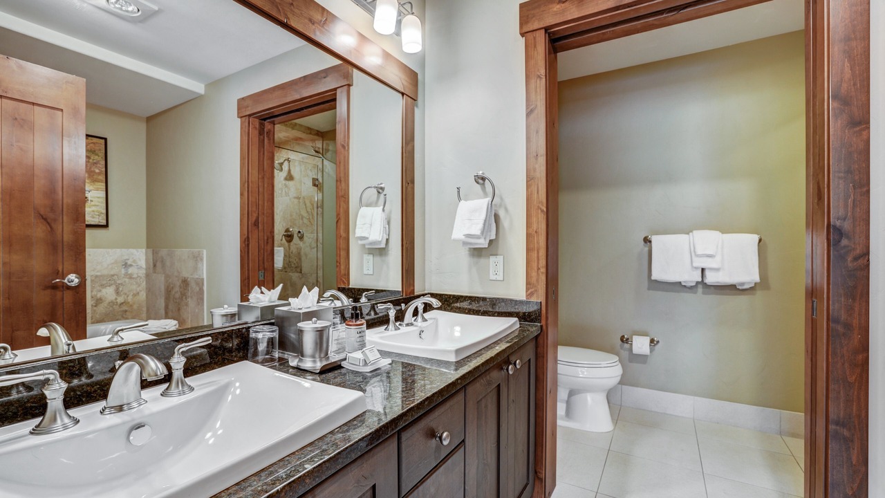 Photo of Bathroom in Peak 8